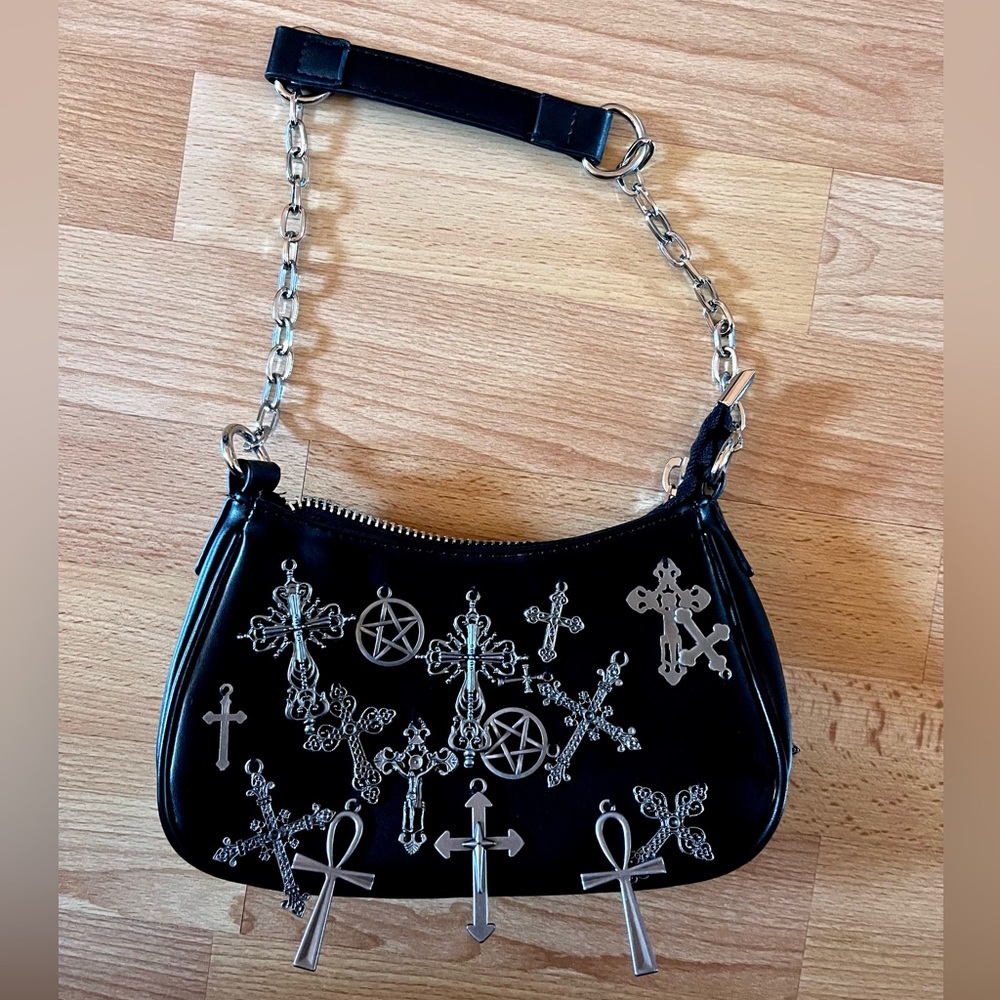 Black cross pendant bag